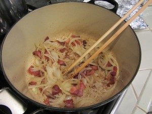赤キャベツとりんごの炒め煮作り方1